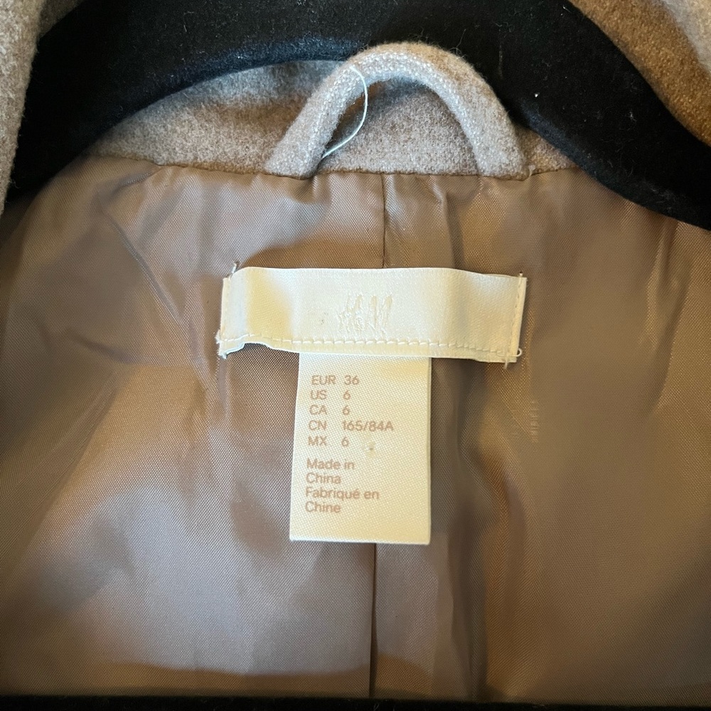 Tan coat - Picture 3 of 3